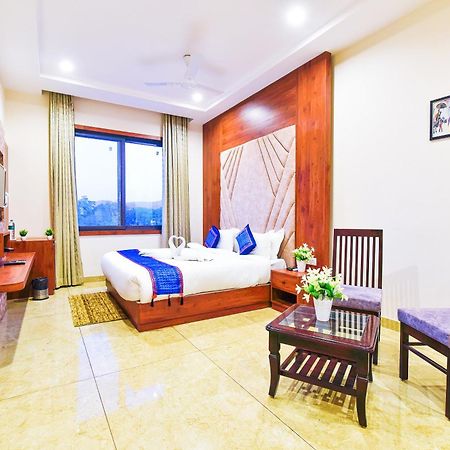 Hotel Remark Udaipur Bagian luar foto