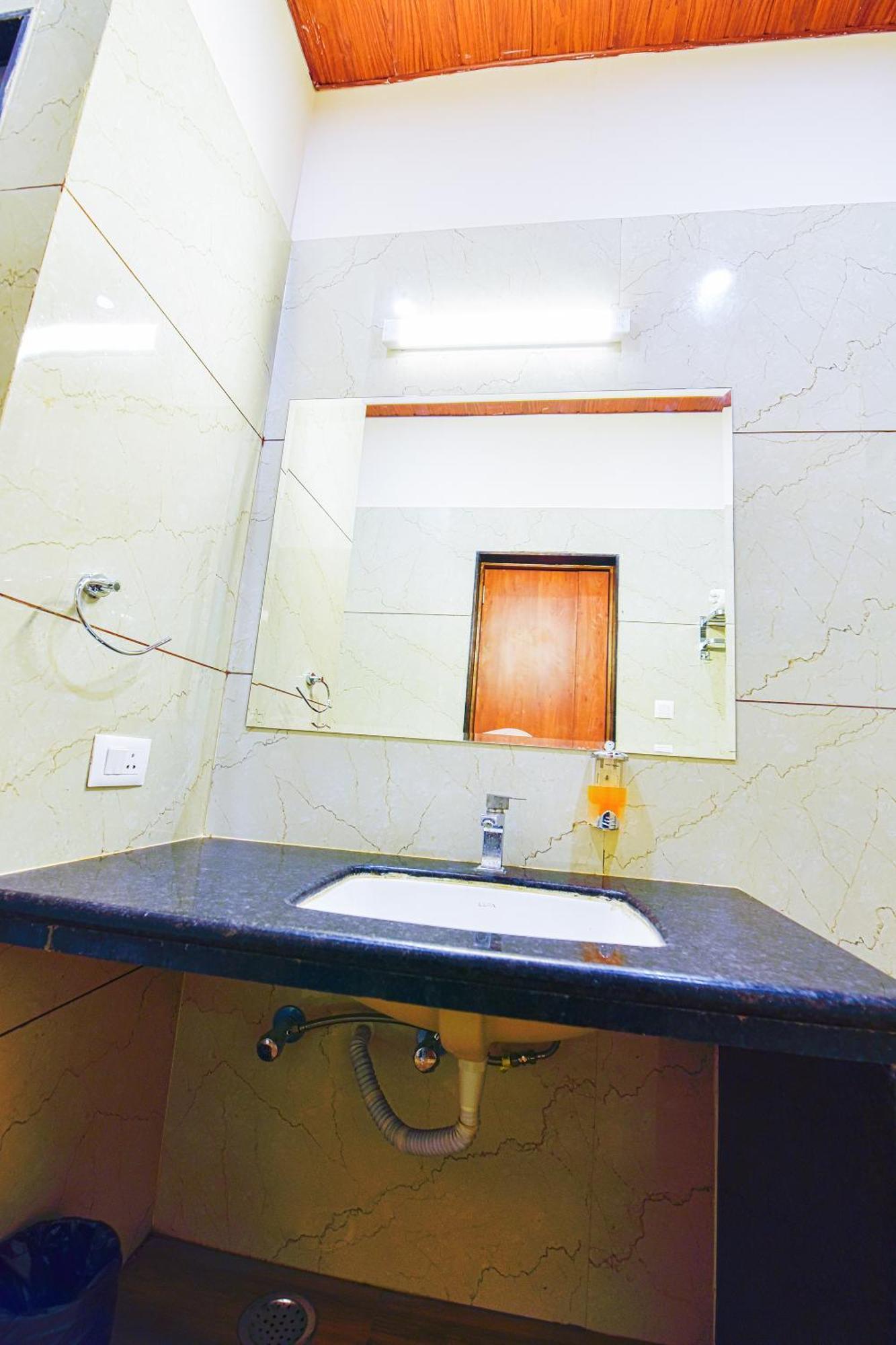 Hotel Remark Udaipur Bagian luar foto