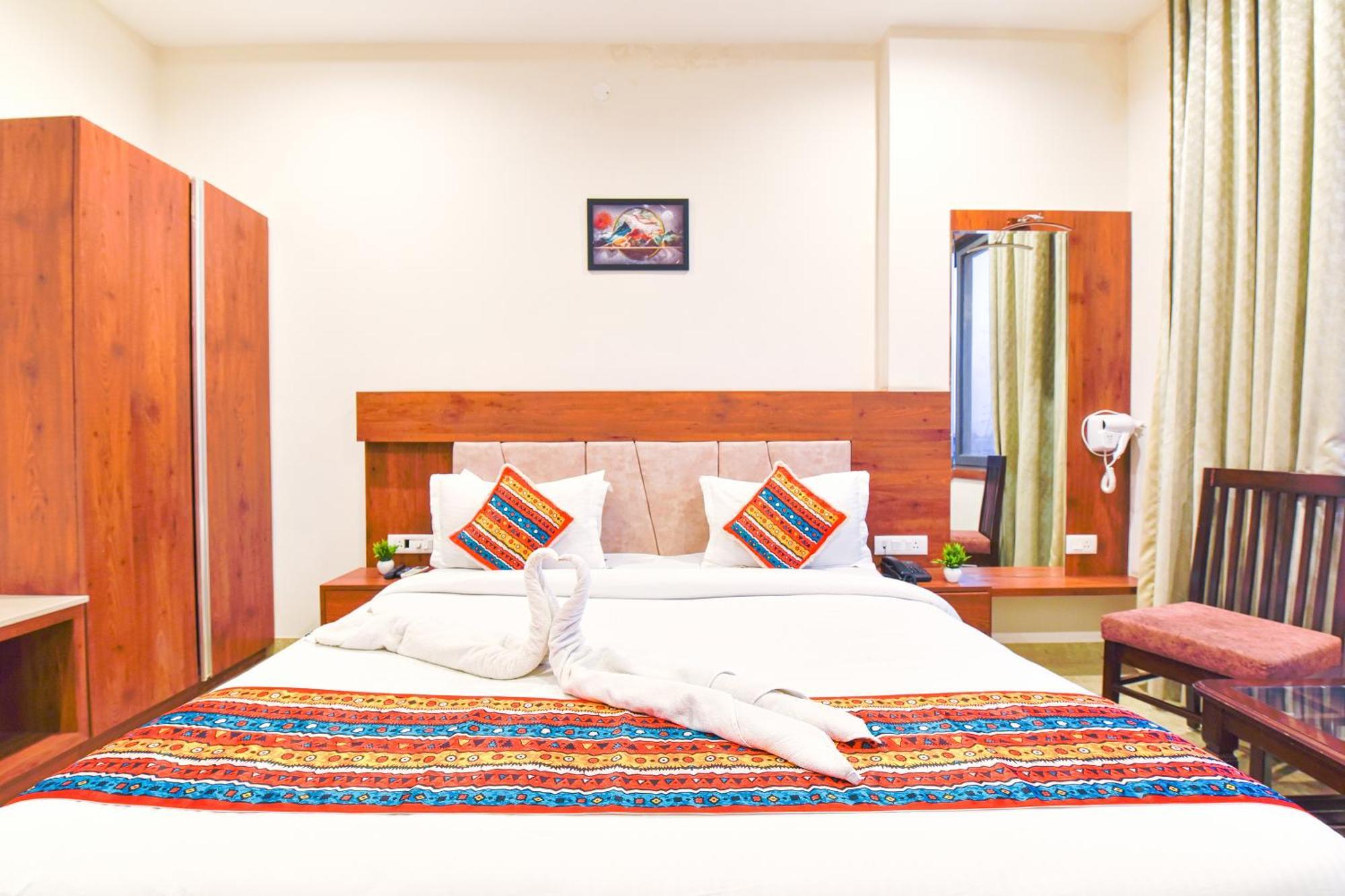 Hotel Remark Udaipur Bagian luar foto