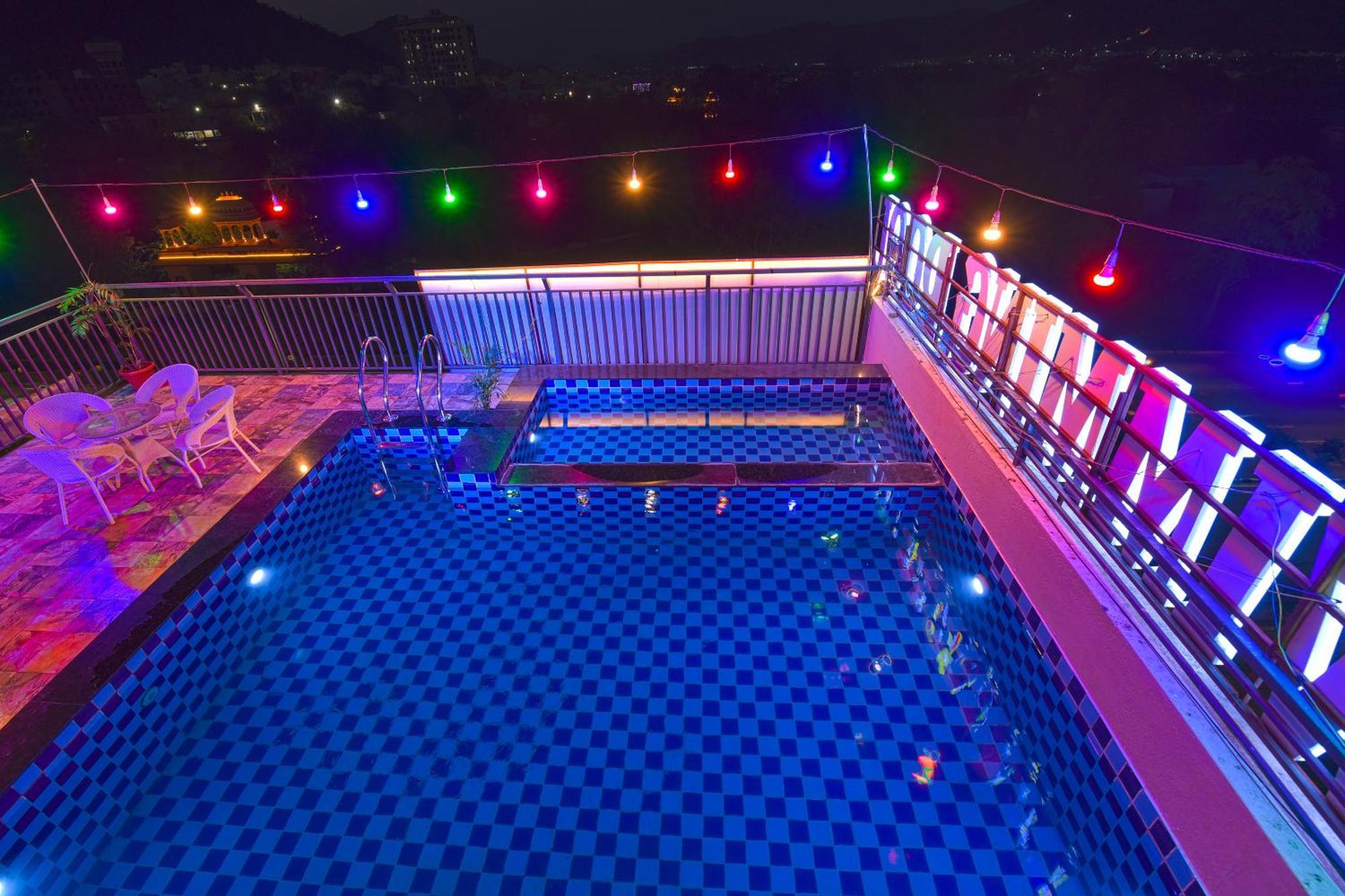 Hotel Remark Udaipur Bagian luar foto